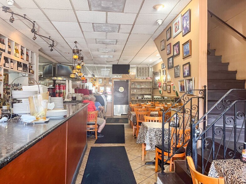 More Photos Of 933 Decatur St, New Orleans Storefront For Sale