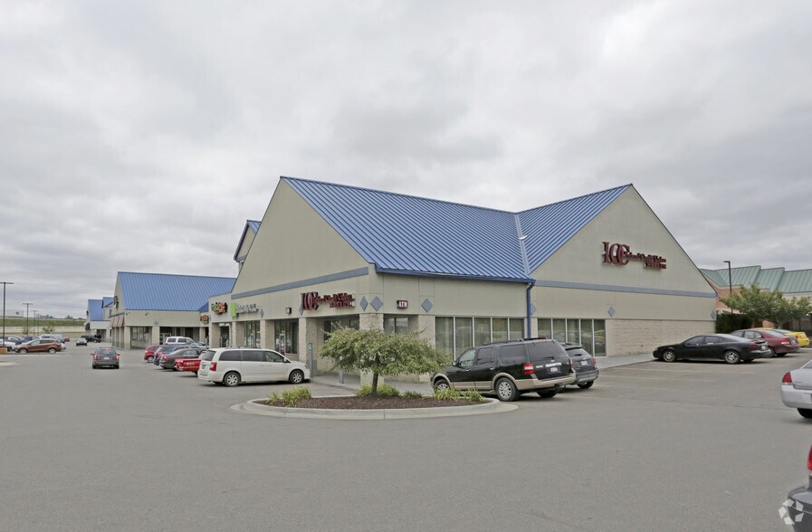 More Photos Of 10002-10112 Highland Rd, Hartland Freestanding For Lease