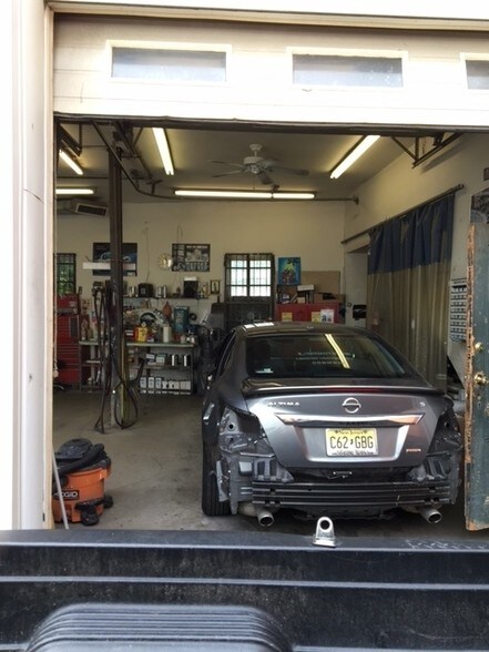 More Photos Of 20 Franklin Pl, Summit Auto Repair For Sale