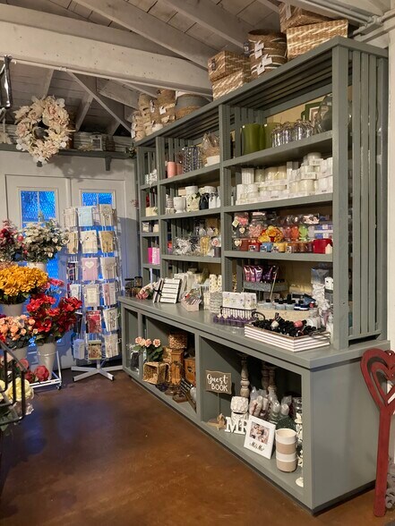 More Photos Of 870 Hartnell Ave, Redding Garden Center For Sale