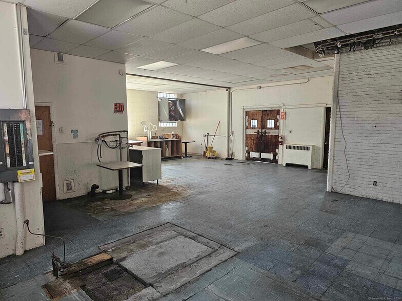 More Photos Of 27 E Main St, Stafford Springs Freestanding For Lease