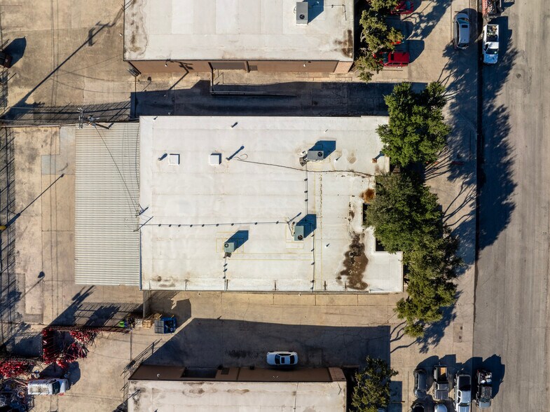 More Photos Of 4410-4414 Centergate St, San Antonio Warehouse For Sale