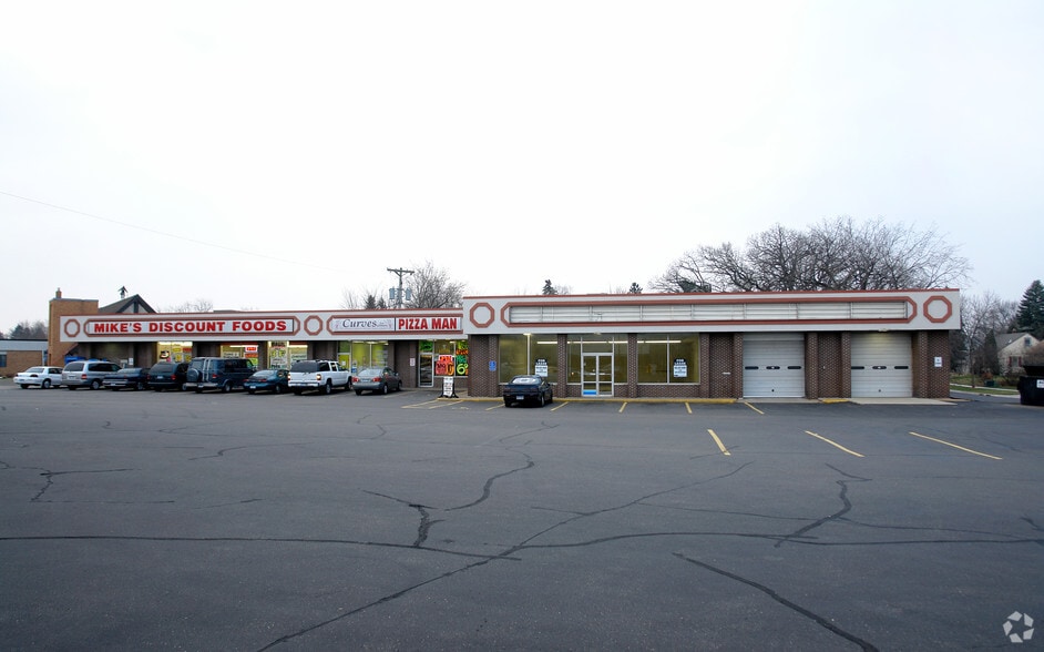 More Photos Of 504-516 E River Rd, Anoka Storefront For Lease