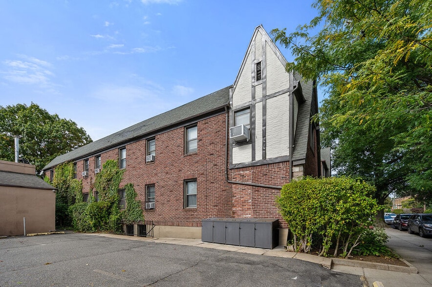 More Photos Of 4324 208th St, Bayside Apartments For Sale