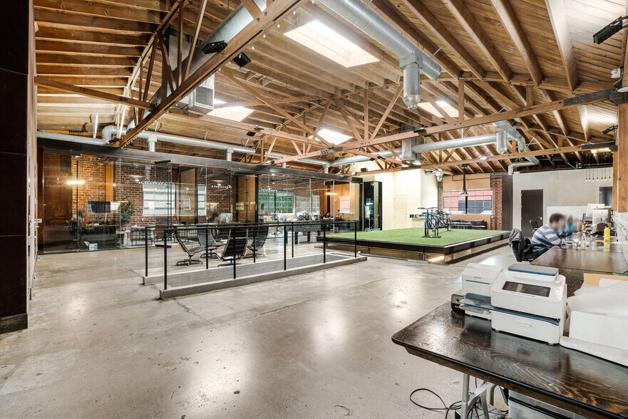 More Photos Of 2210 Broadway, Santa Monica Loft Creative Space For Lease