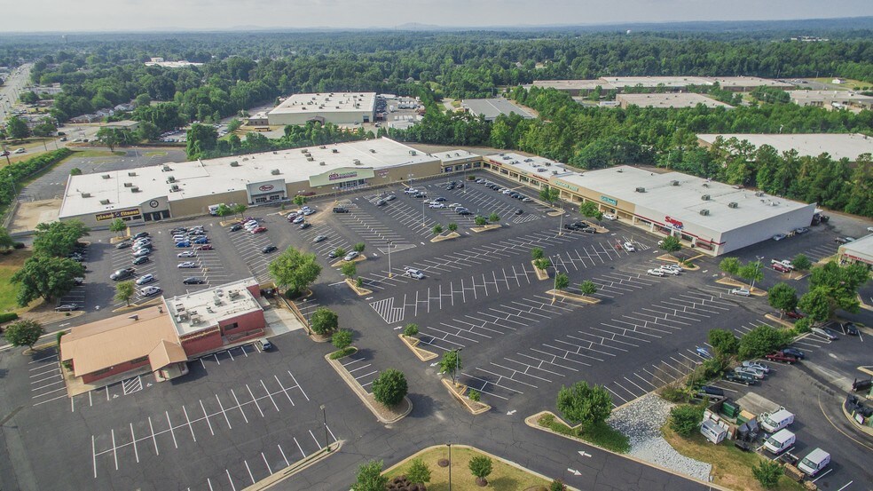 More Photos Of 2826-2850 S Main St, High Point Unknown For Lease