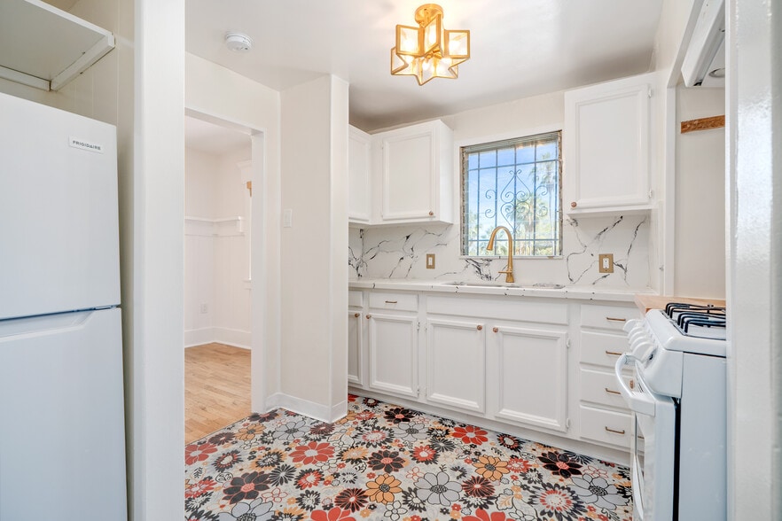 More Photos Of 2024 Laurel Canyon Blvd, Los Angeles Multifamily For Sale