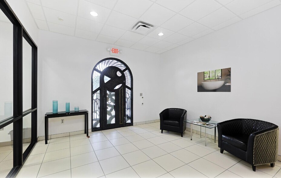 More Photos Of 820 Central Dr, Colleyville Office For Sale