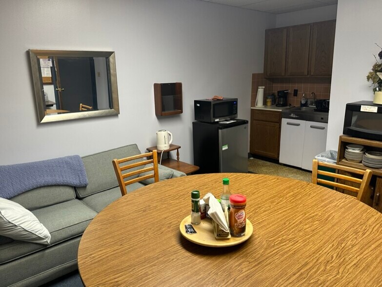 More Photos Of 2708 McGraw Dr, Bloomington Medical For Sale