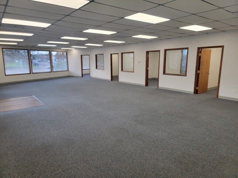 More Photos Of 5002-5008 Commercial St SE, Salem Freestanding For Lease