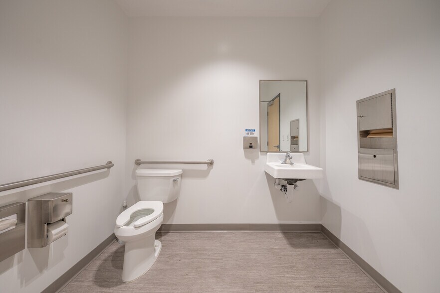 More Photos Of 2280 Lane Ave N, Jacksonville Unknown For Lease