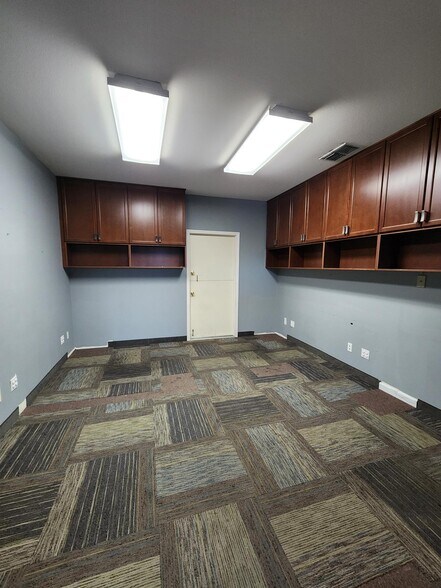 More Photos Of 5771-5791 E Shields Ave, Fresno Warehouse For Lease