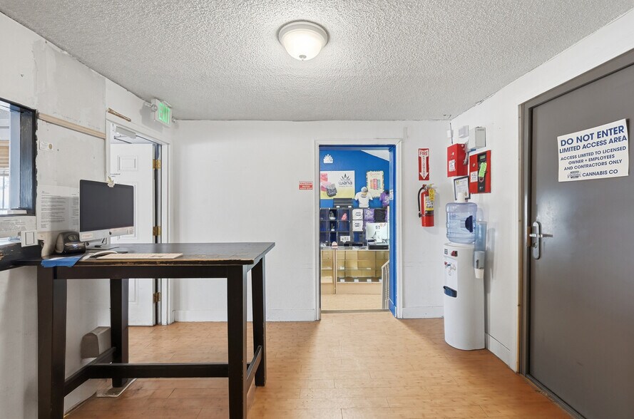 More Photos Of 2553 Sheridan Blvd, Edgewater Storefront Retail Office For Sale