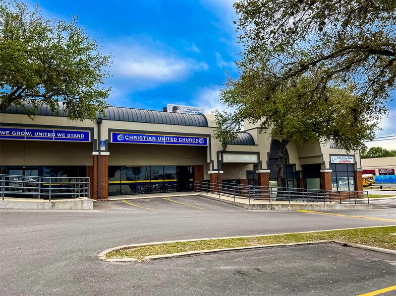 More Photos Of 7530 Bandera Rd, San Antonio Storefront For Lease