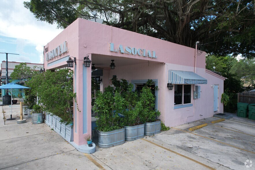 More Photos Of 615 NE 76th St, Miami Restaurant For Sale