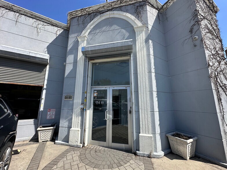 More Photos Of 12415 Metropolitan Ave, Kew Gardens General Retail For Lease