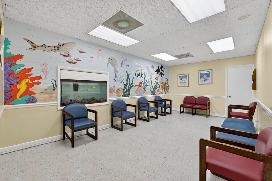 More Photos Of 207 Elk Ave S, Fayetteville Office For Sale