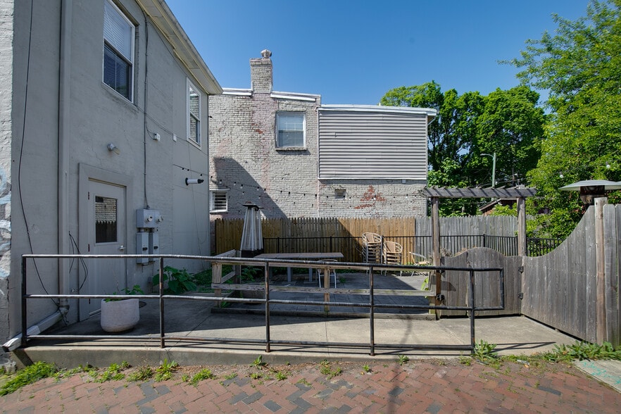 More Photos Of 618 N 1st St, Richmond Storefront Retail Residential For Sale