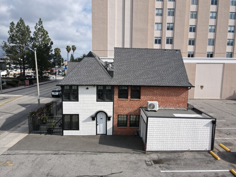More Photos Of 390 E Walnut St, Pasadena Office For Sale