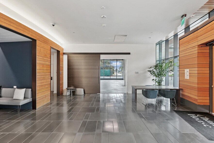 More Photos Of 40 Harrison St, Oakland Apartments For Lease