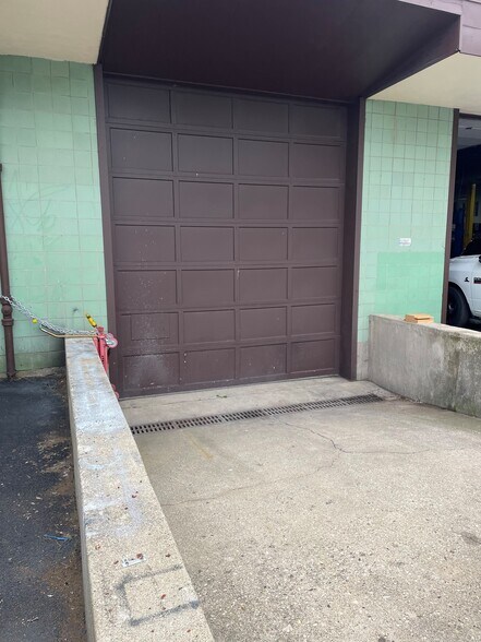 More Photos Of 110 S River Rd, Des Plaines Warehouse For Lease