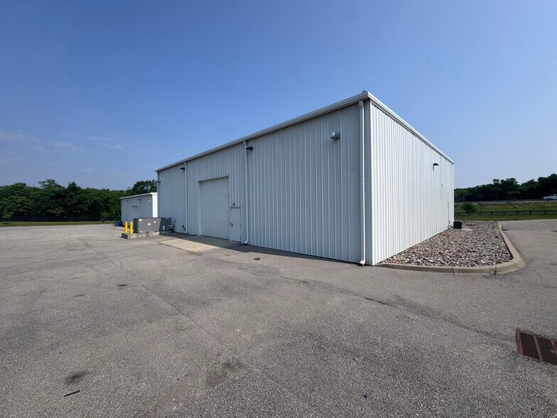 More Photos Of 570 Gordon Ln, Shelbyville Industrial For Lease
