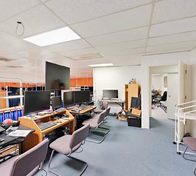 More Photos Of 10302 NE Sandy Blvd, Portland Freestanding For Lease