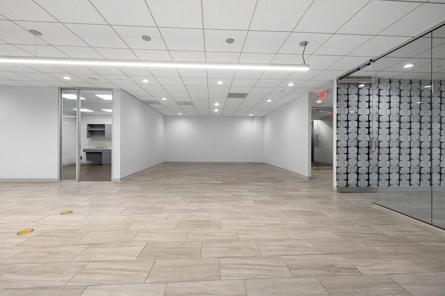 More Photos Of 17 S Briar Hollow Ln, Houston Office Residential For Lease