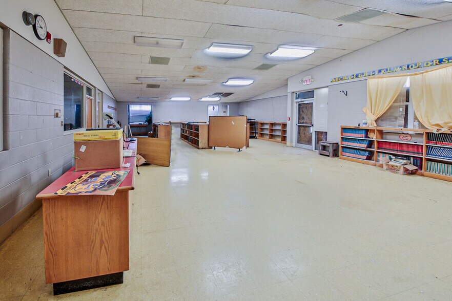 More Photos Of 805 Cleburne, West Helena Self Storage For Sale