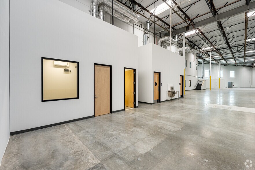 More Photos Of 4416 Azusa Canyon Rd, Irwindale Distribution For Lease