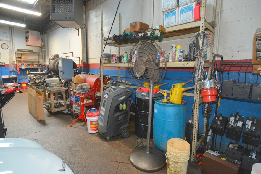 More Photos Of 2212 Wilmington Pike, Dayton Auto Repair For Sale