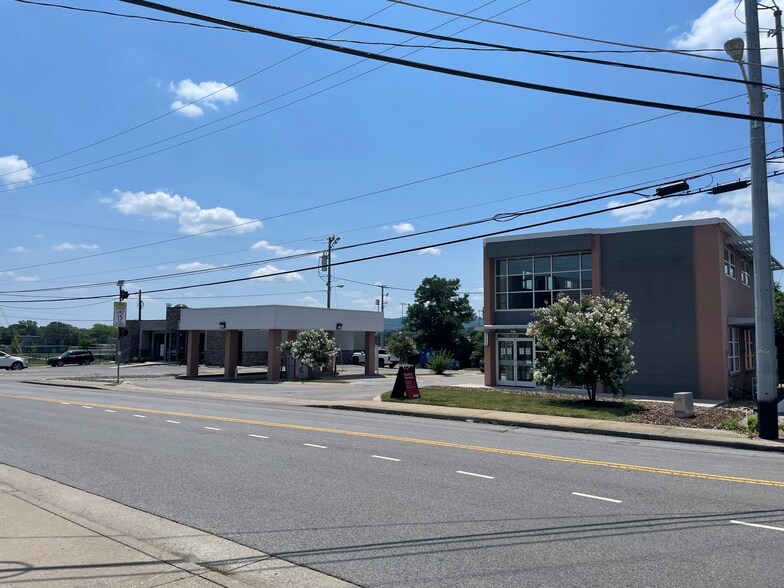 More Photos Of 1915 Glen Echo Rd, Nashville Bank For Sale