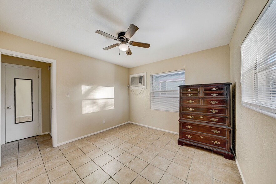 More Photos Of 3017 49th St S, Gulfport Apartments For Sale