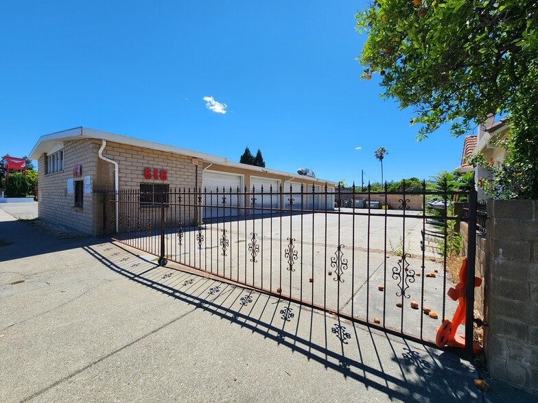 Primary Photo Of 618 Davis St, Vacaville Service For Sale