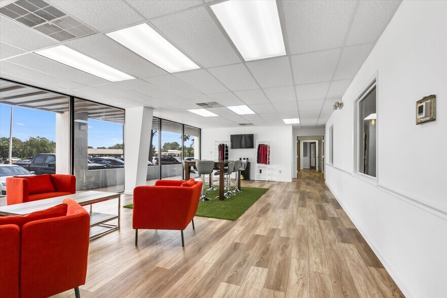 More Photos Of 1555 The Boardwalk, Huntsville Office For Lease