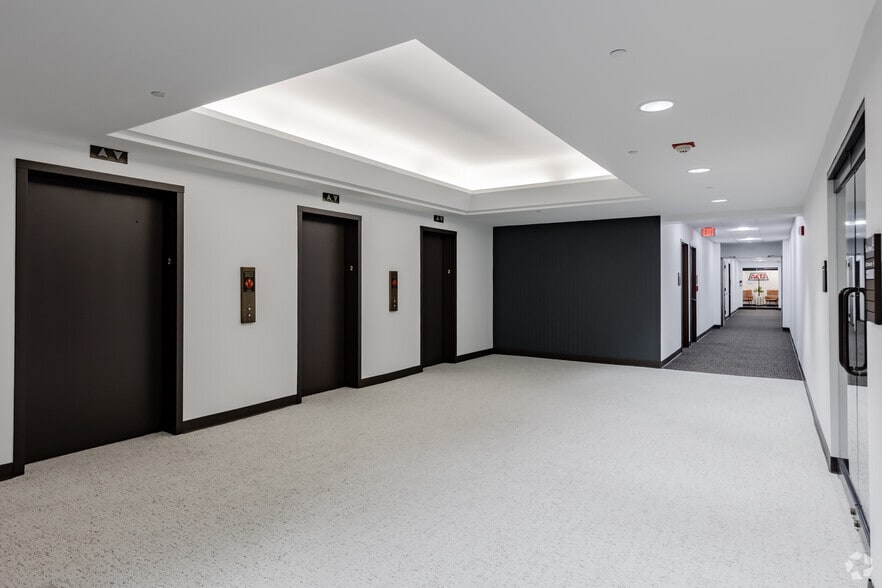 More Photos Of 2700 S River Rd, Des Plaines Office For Lease