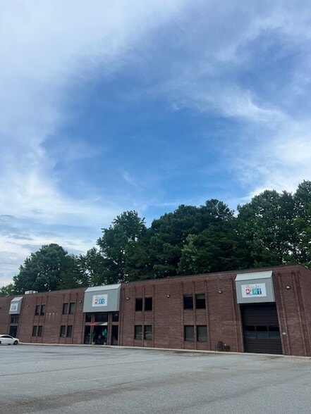 More Photos Of 1190 Eastchester Dr, High Point General Retail For Lease