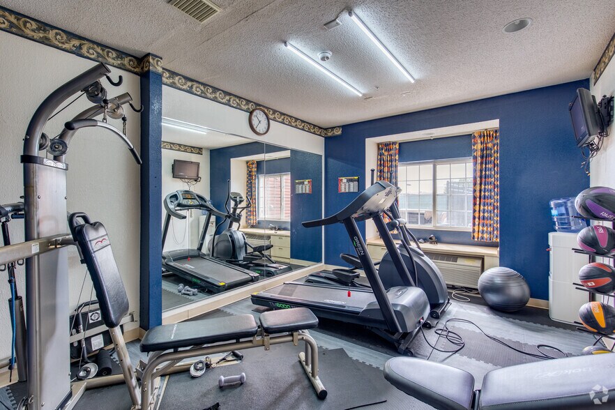 More Photos Of 1420 N Lorraine St, Hutchinson Hotel For Sale