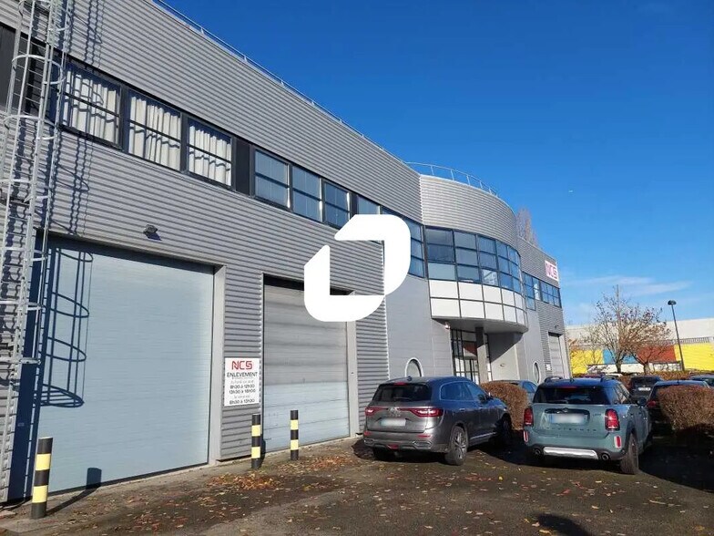 More Photos Of 3 Rue Du Groupe Manoukian, Élancourt Light Manufacturing For Lease