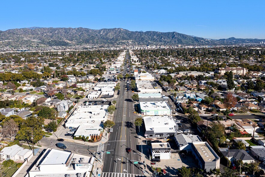 More Photos Of 4000-4004 W Burbank Blvd, Burbank Freestanding For Sale