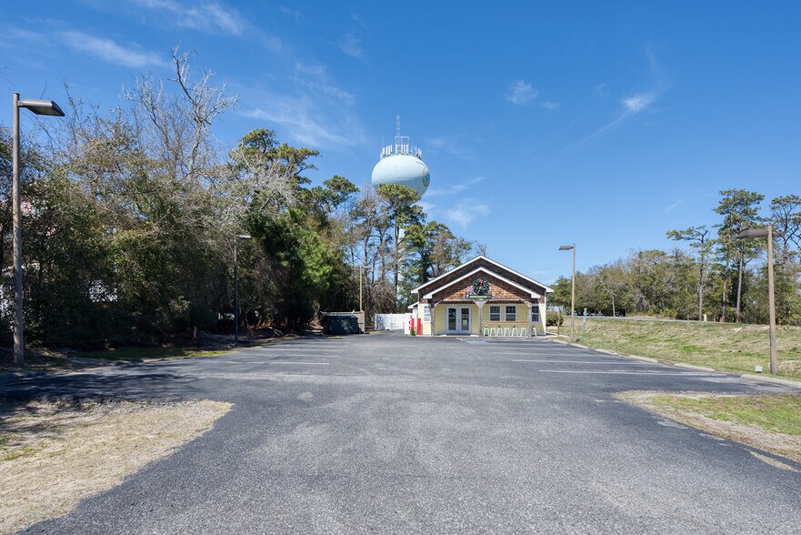More Photos Of 100 Colingwood Ln, Kill Devil Hills Restaurant For Sale