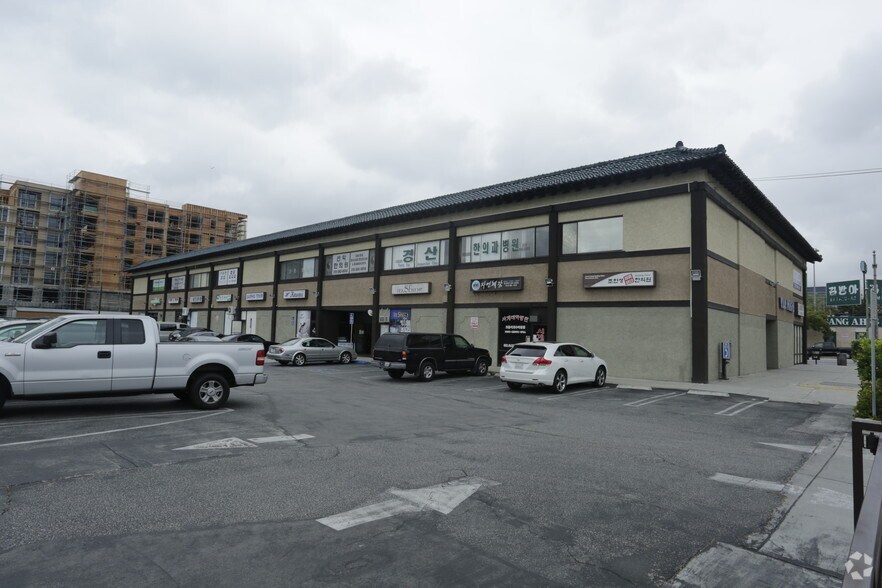 More Photos Of 3030 W Olympic Blvd, Los Angeles Storefront Retail Office For Lease