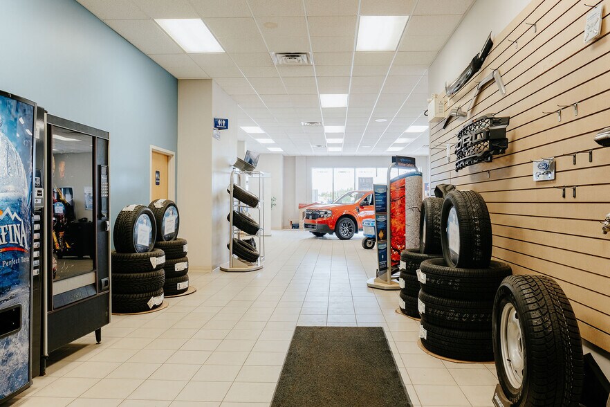 More Photos Of 105 Laurell Rd, Gander Showroom For Sale