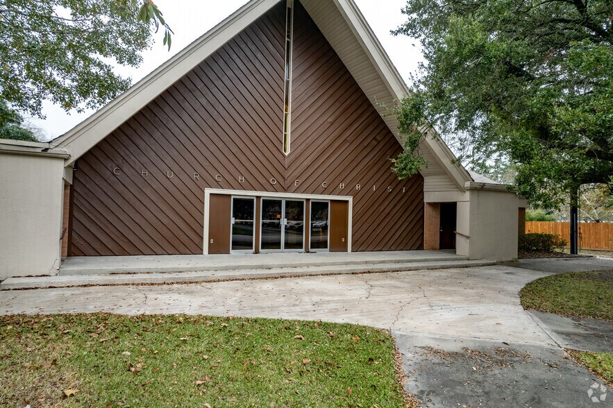 More Photos Of 701 N Pruett St, Baytown Religious Facility For Sale