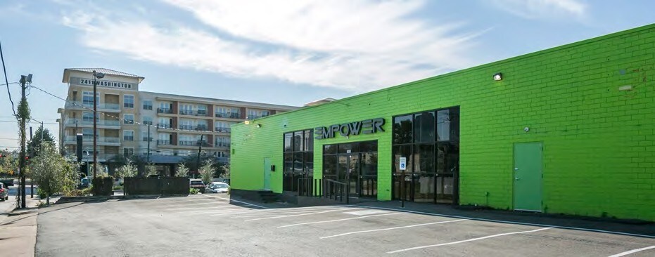 Primary Photo Of 1005 Sawyer St, Houston Health Club For Sale