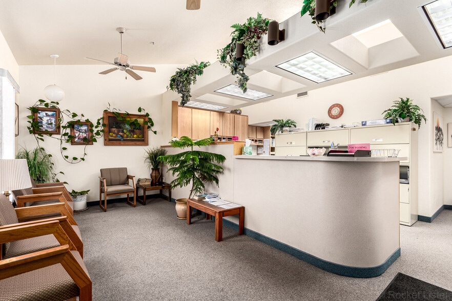 More Photos Of 633-705 E Wilcox Dr, Sierra Vista Medical For Lease
