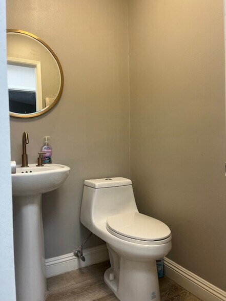 More Photos Of 175 W La Verne Ave, Pomona Medical For Lease