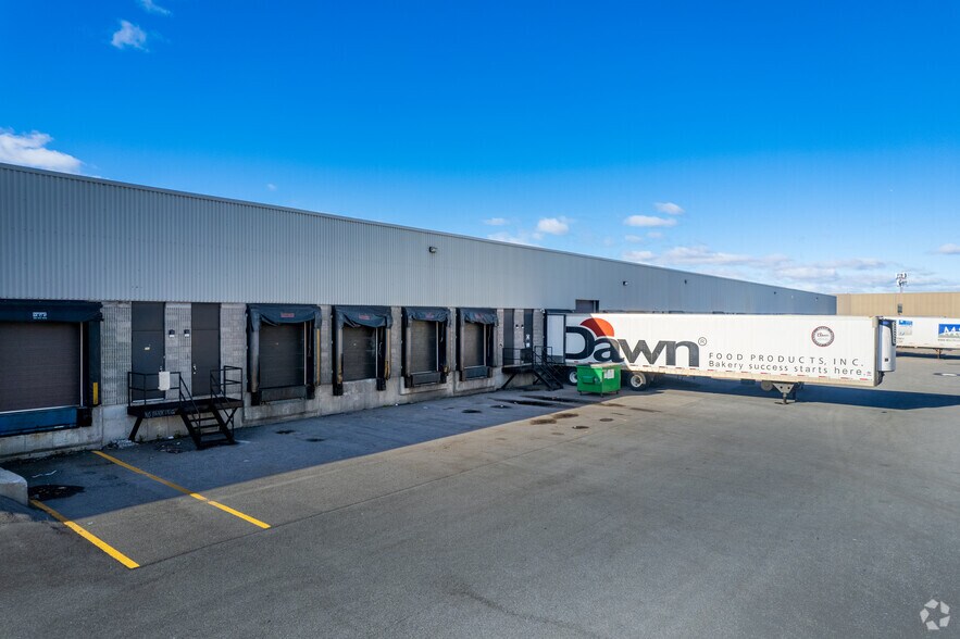 More Photos Of 351-381 Rue McCaffrey, Montréal Manufacturing For Lease