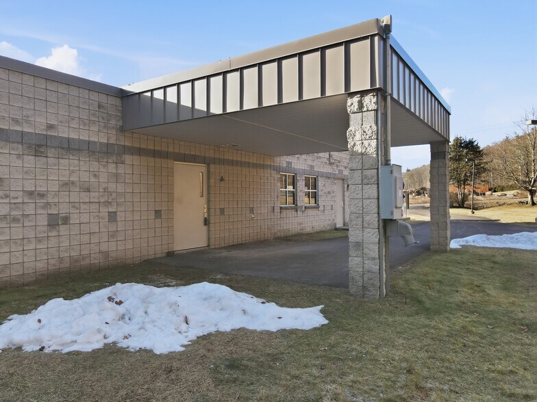 More Photos Of 113 Pocono Dr, Milford Office For Sale