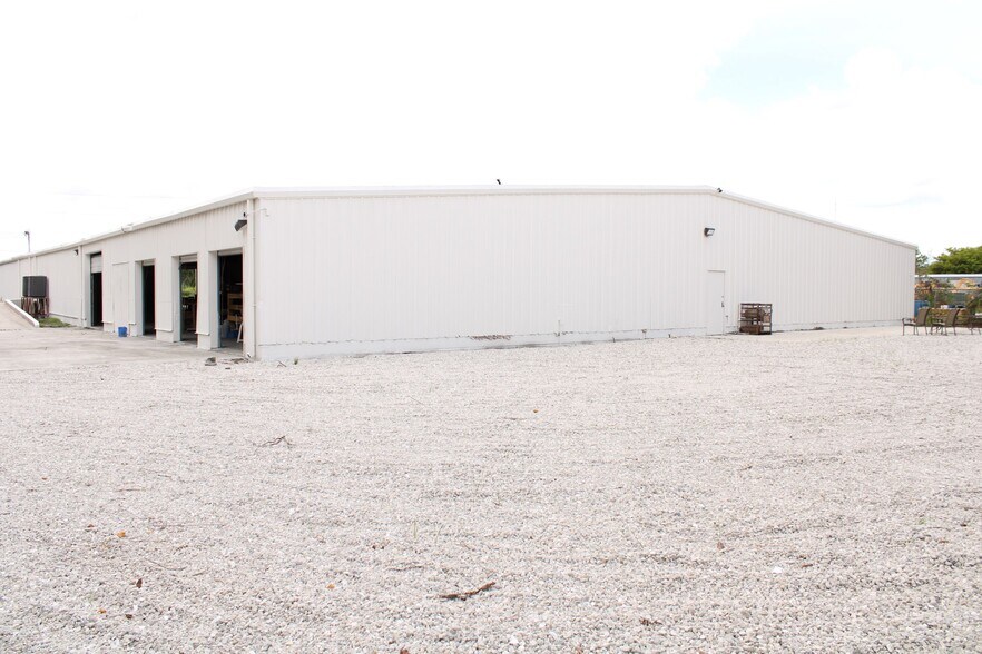 More Photos Of 10980 Enterprise Ave, Bonita Springs Warehouse For Lease